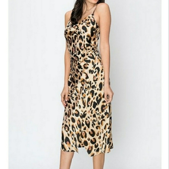 🆕 Silky Leopard print dress - Picture 2 of 13